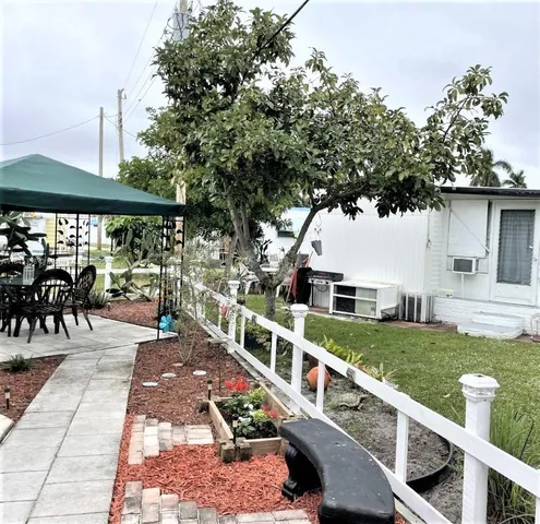 a view of house with outdoor seating and city view