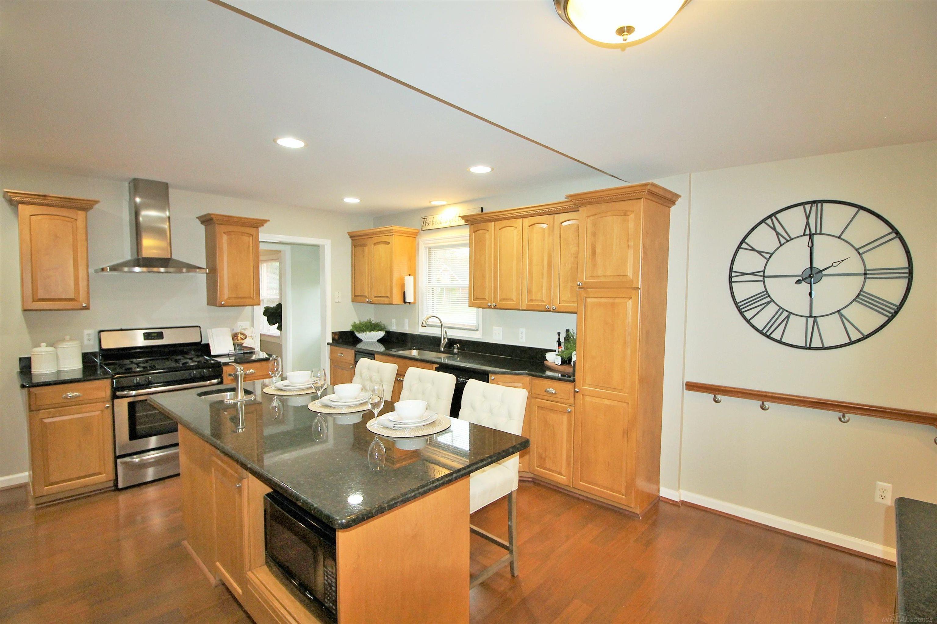 1424 Torrey Road Grosse Pointe Woods, MI 48236 - Photo 13 of 54