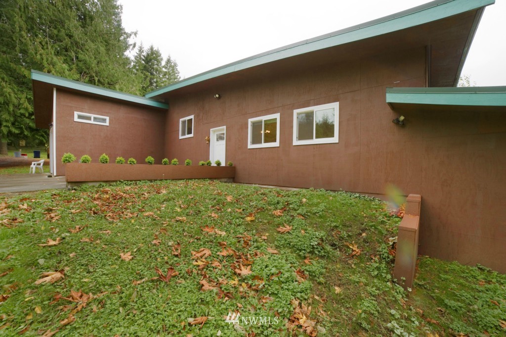 4805 South Pass Road Sumas, WA 98295 - Photo 2 of 22