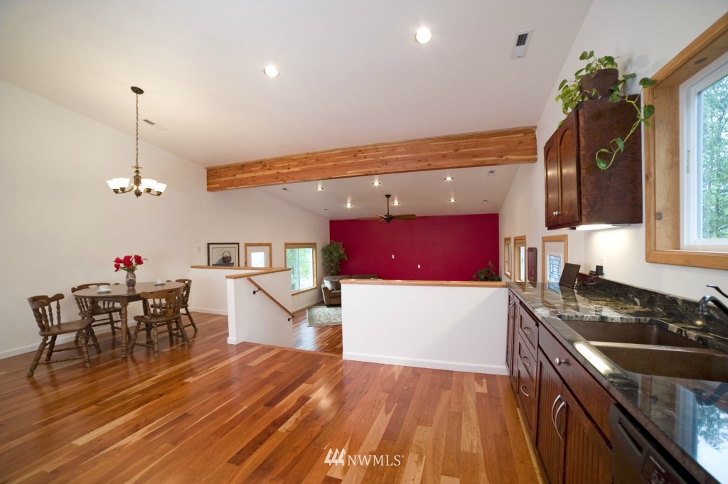 4805 South Pass Road Sumas, WA 98295 - Photo 13 of 22