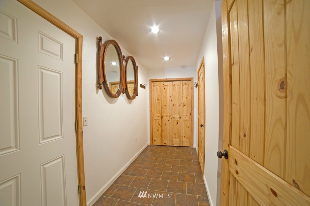 4805 South Pass Road Sumas, WA 98295 - Photo 14 of 22