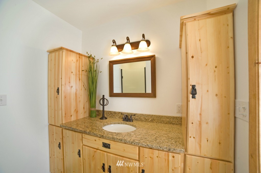 4805 South Pass Road Sumas, WA 98295 - Photo 15 of 22