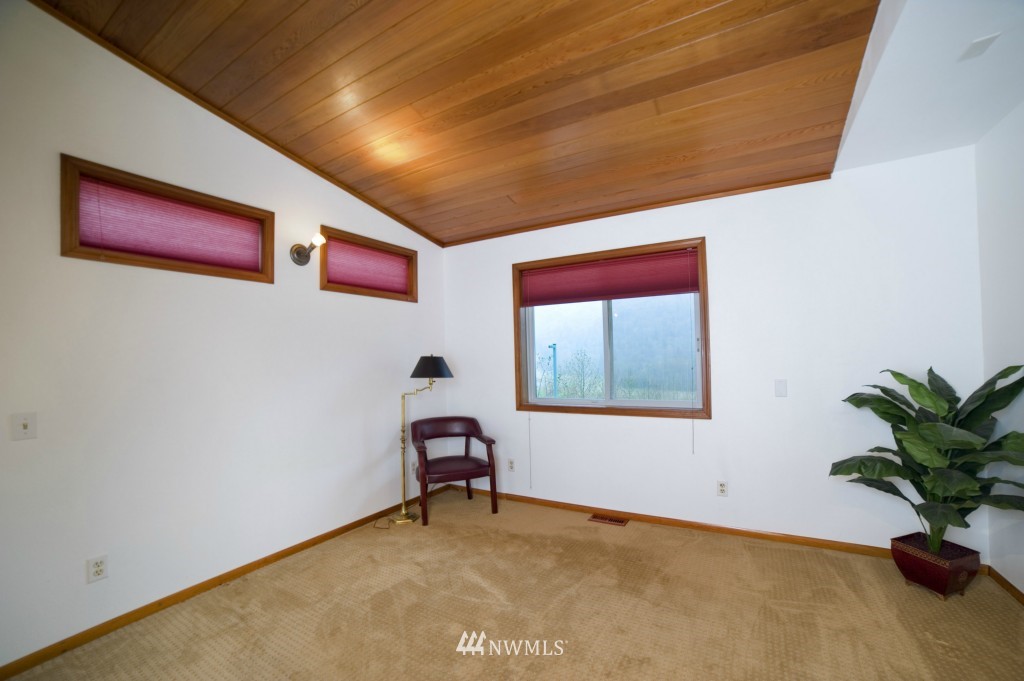 4805 South Pass Road Sumas, WA 98295 - Photo 16 of 22