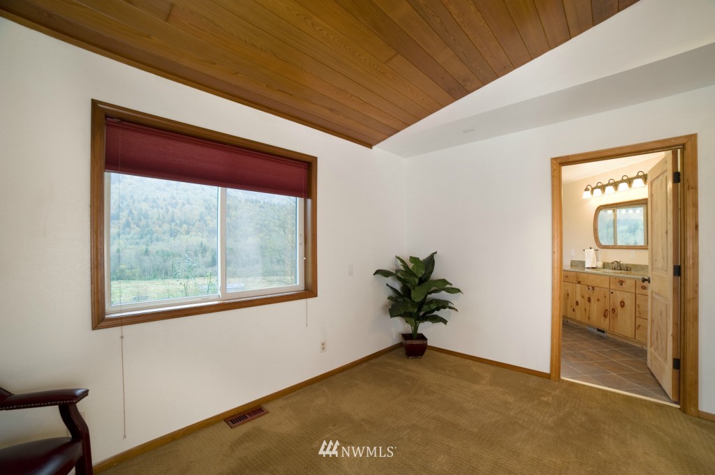 4805 South Pass Road Sumas, WA 98295 - Photo 17 of 22