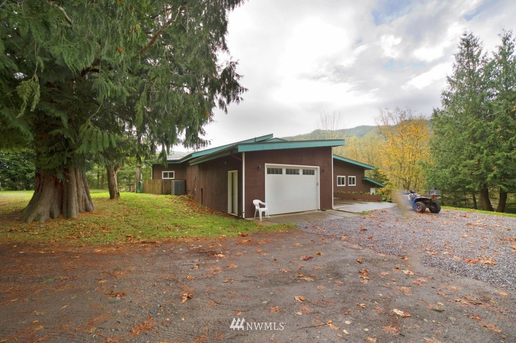 4805 South Pass Road Sumas, WA 98295 - Photo 3 of 22