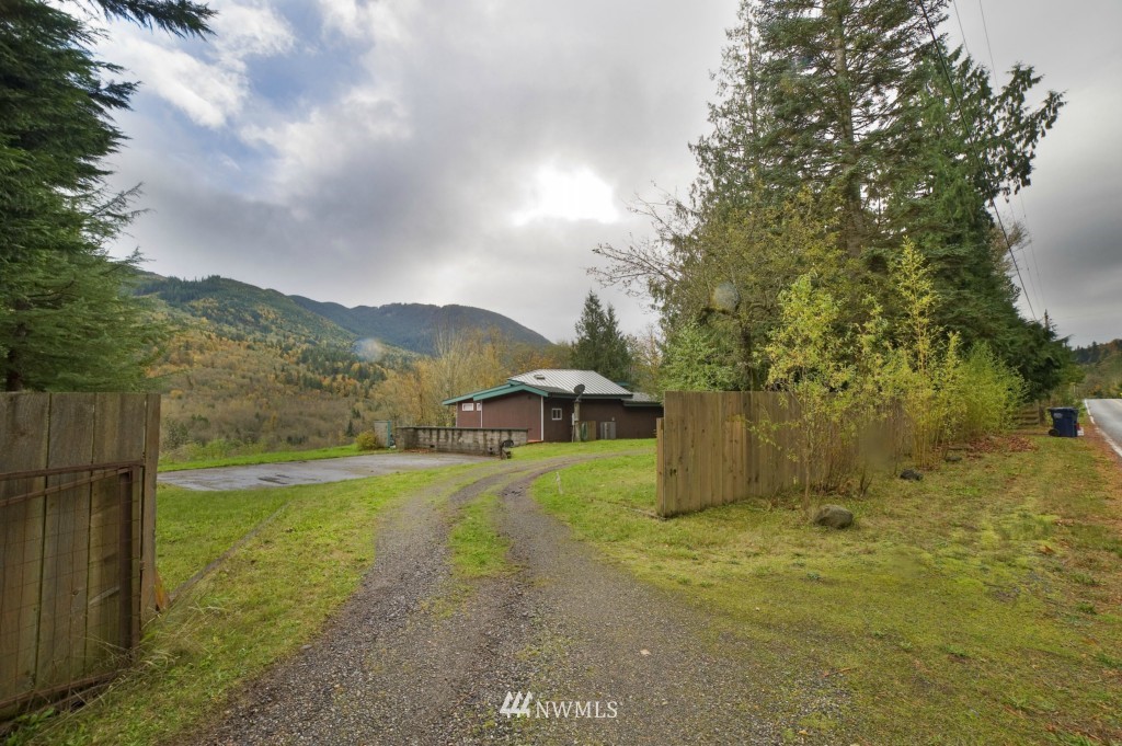 4805 South Pass Road Sumas, WA 98295 - Photo 4 of 22