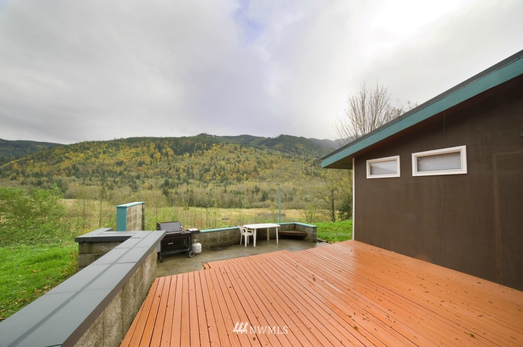 4805 South Pass Road Sumas, WA 98295 - Photo 5 of 22