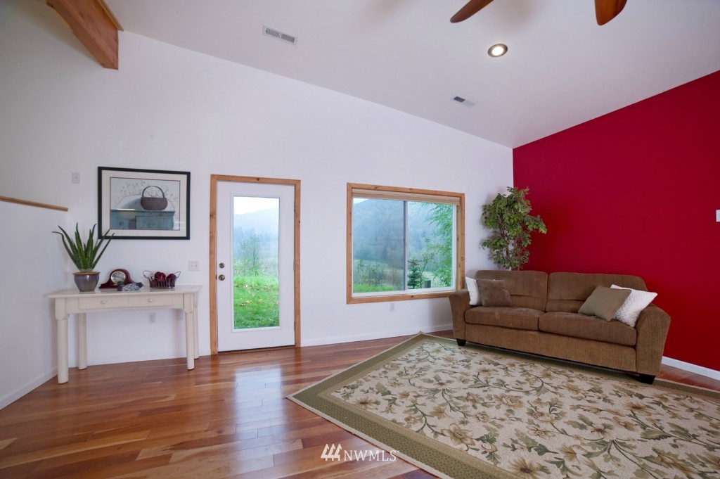 4805 South Pass Road Sumas, WA 98295 - Photo 7 of 22