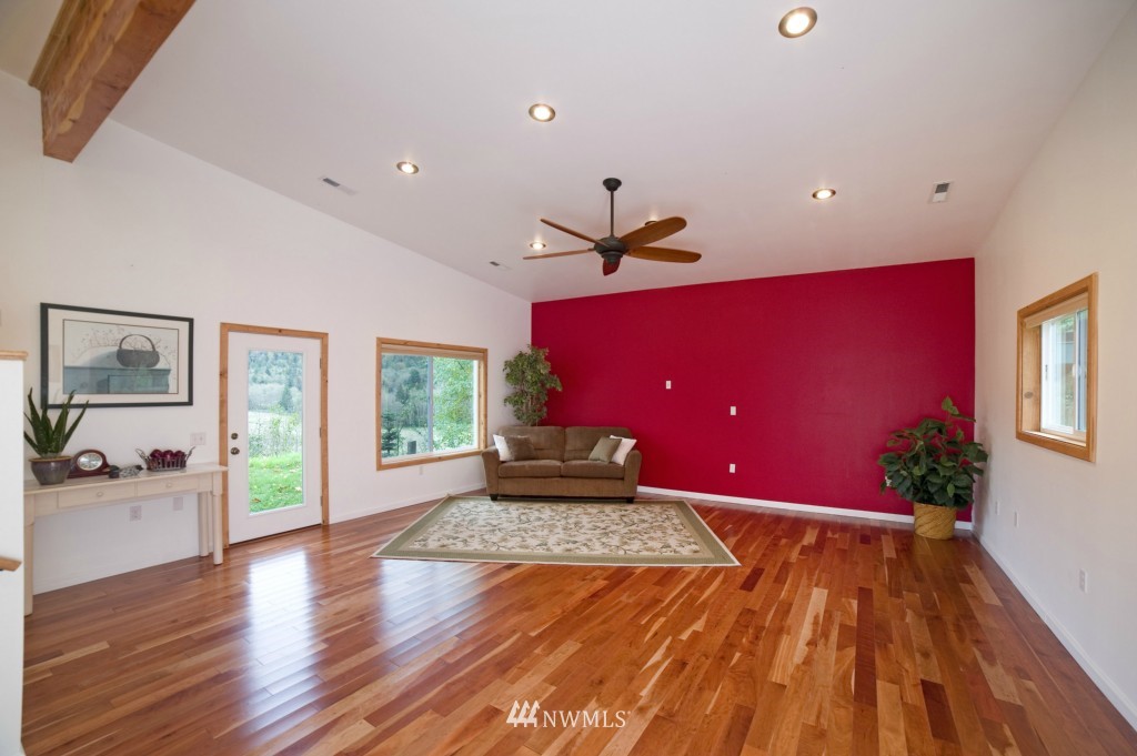 4805 South Pass Road Sumas, WA 98295 - Photo 9 of 22