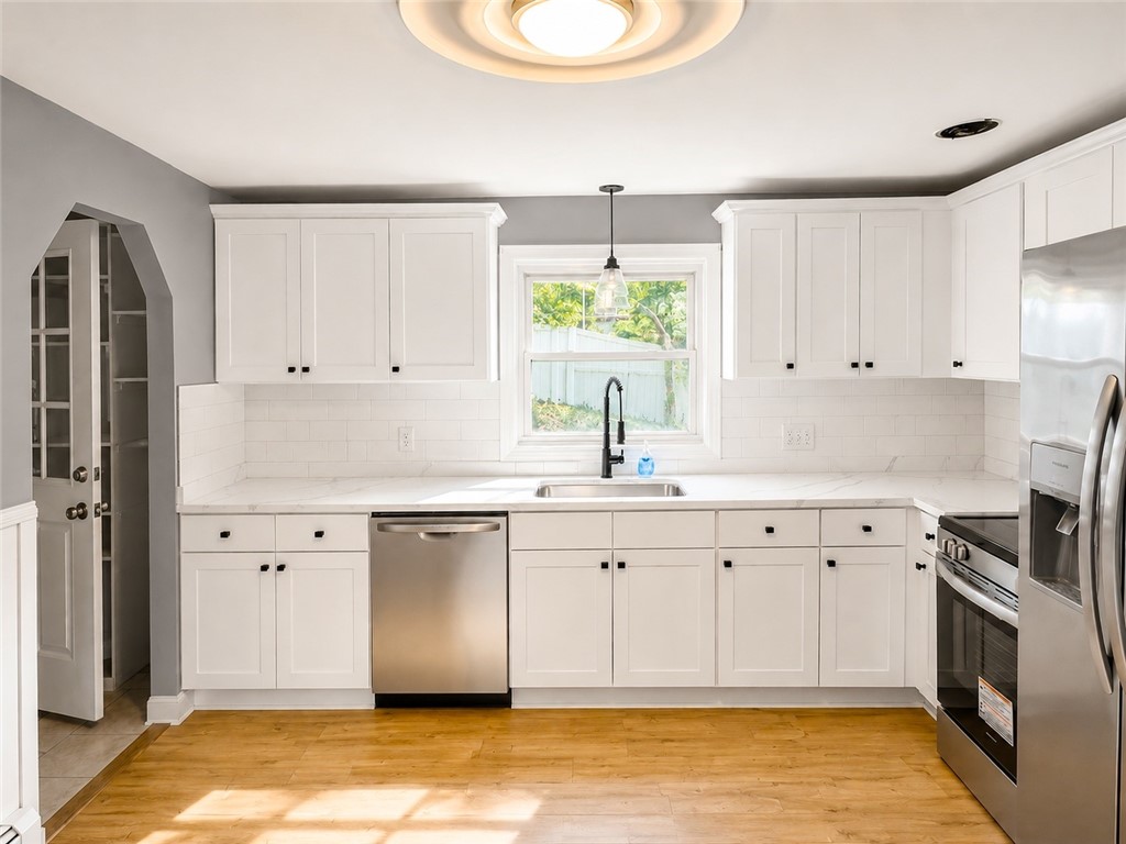 48 Madeleine Avenue Woonsocket, RI 02895 - Photo 4 of 21