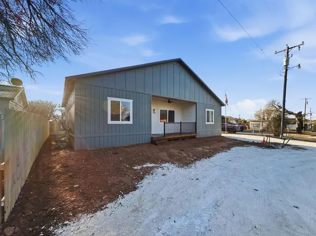 $298,900 | 310 South Eastland, Iredell, TX 76649