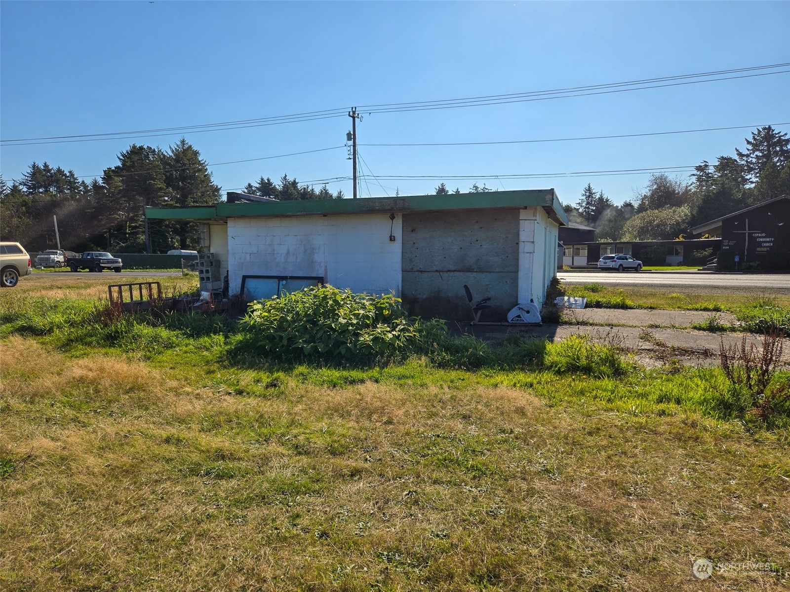 3137 Highway 109 Copalis Beach, WA 98535 - Photo 17 of 17 a view of a garden with a table and chairs