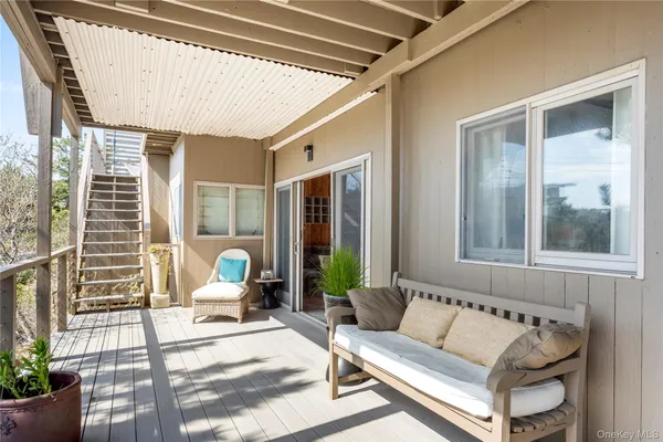 a view of entryway front of house