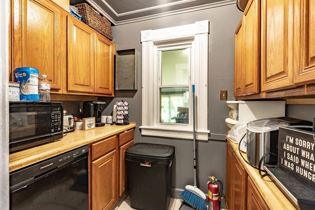 42 George Street West Springfield, MA 01089 - Photo 8 of 30 Gallery Image 8
