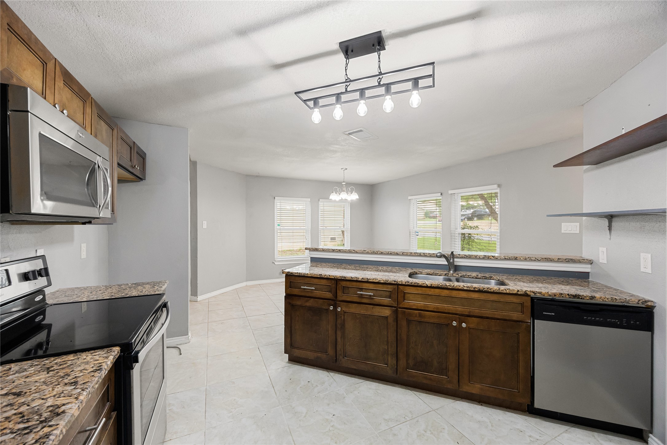 9735 Fortune Ridge Drive Converse, TX 78109 - Photo 12 of 38
