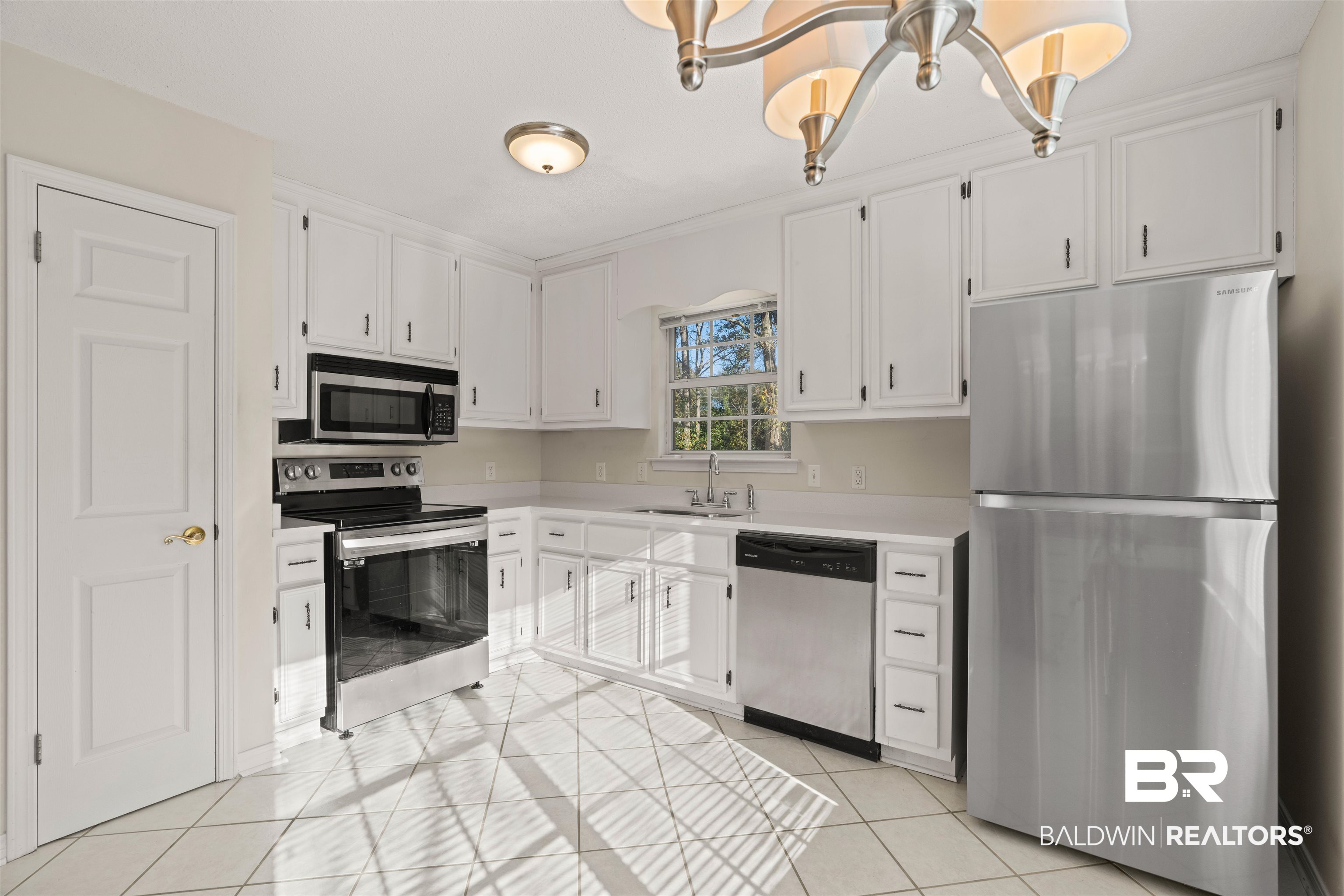 7 Fox Run Fairhope, AL 36532 - Photo 11 of 21 Kitchen