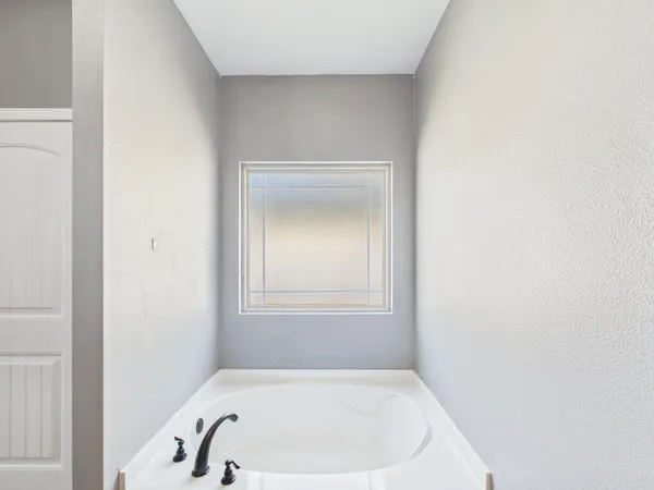 $2,400 | 4546 Live Oak Church Road, Crestview, FL 32539