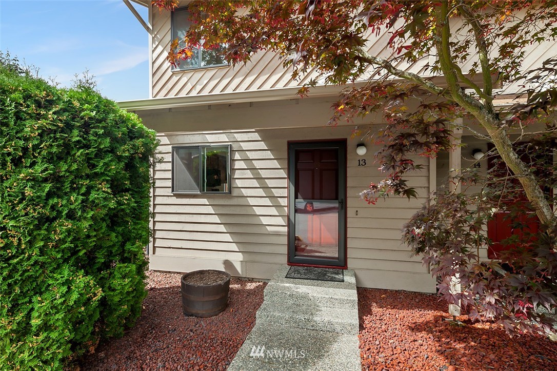 22906 Edmonds Way, Unit 13 Edmonds, WA 98020 - Photo 2 of 14