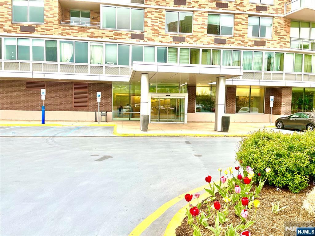 1709 Hudson Park, Unit 1709 Edgewater, NJ 07020 - Photo 8 of 9