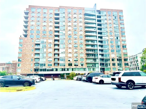 $4,100 | 1709 Hudson Park, Unit 1709, Edgewater, NJ 07020