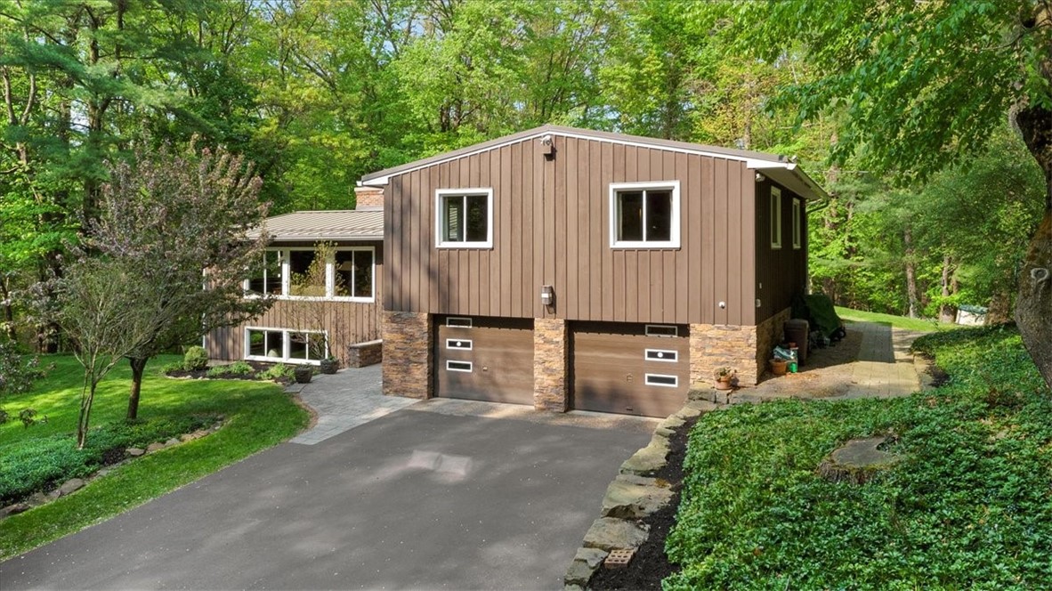 440 Hoffman Road Irondequoit, NY 14622 - Photo 2 of 39