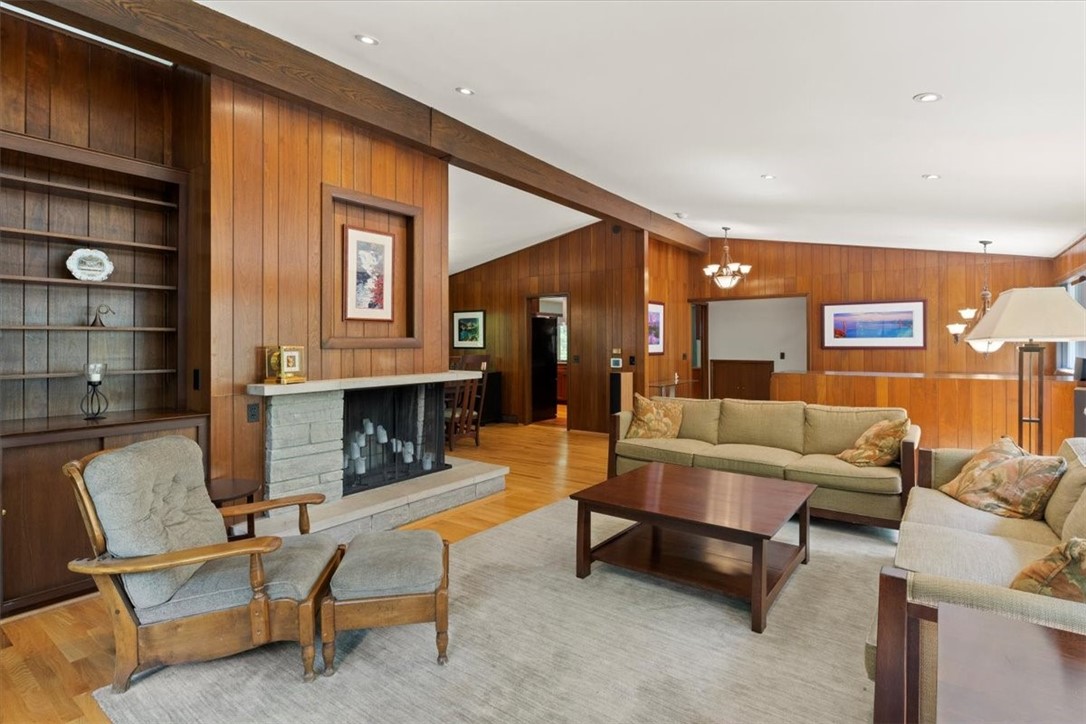 440 Hoffman Road Irondequoit, NY 14622 - Photo 5 of 39