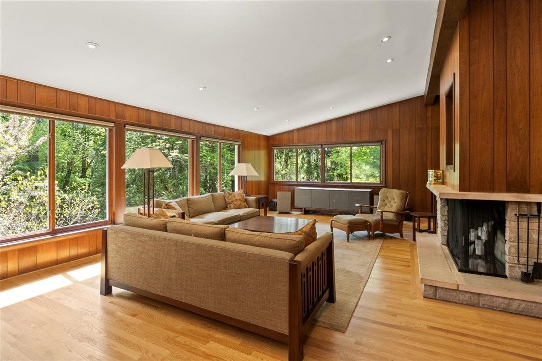 440 Hoffman Road Irondequoit, NY 14622 - Photo 6 of 39