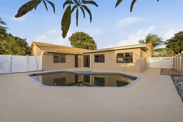 a front view of house with yard