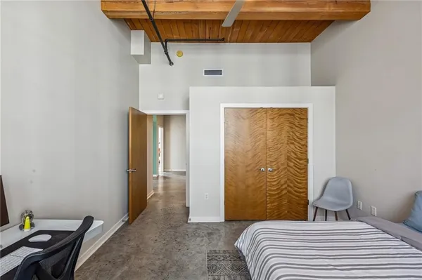$355,000 | 712 Broadway Boulevard, Unit 406, Kansas City, MO 64105