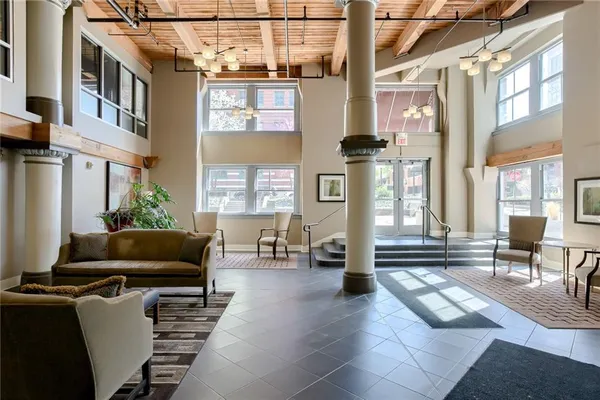 $355,000 | 712 Broadway Boulevard, Unit 406, Kansas City, MO 64105