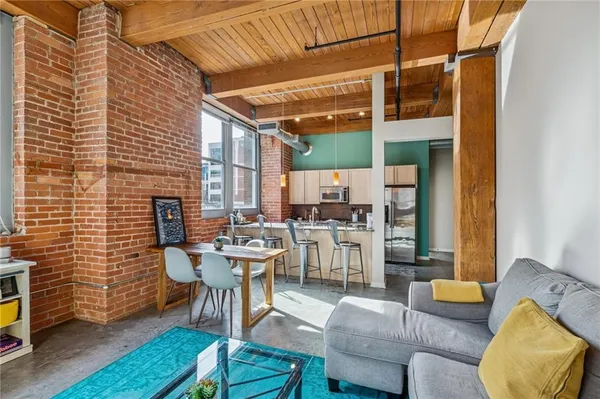 $355,000 | 712 Broadway Boulevard, Unit 406, Kansas City, MO 64105