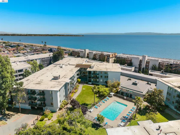$399,000 | 960 Shorepoint Court, Unit 214, Alameda, CA 94501