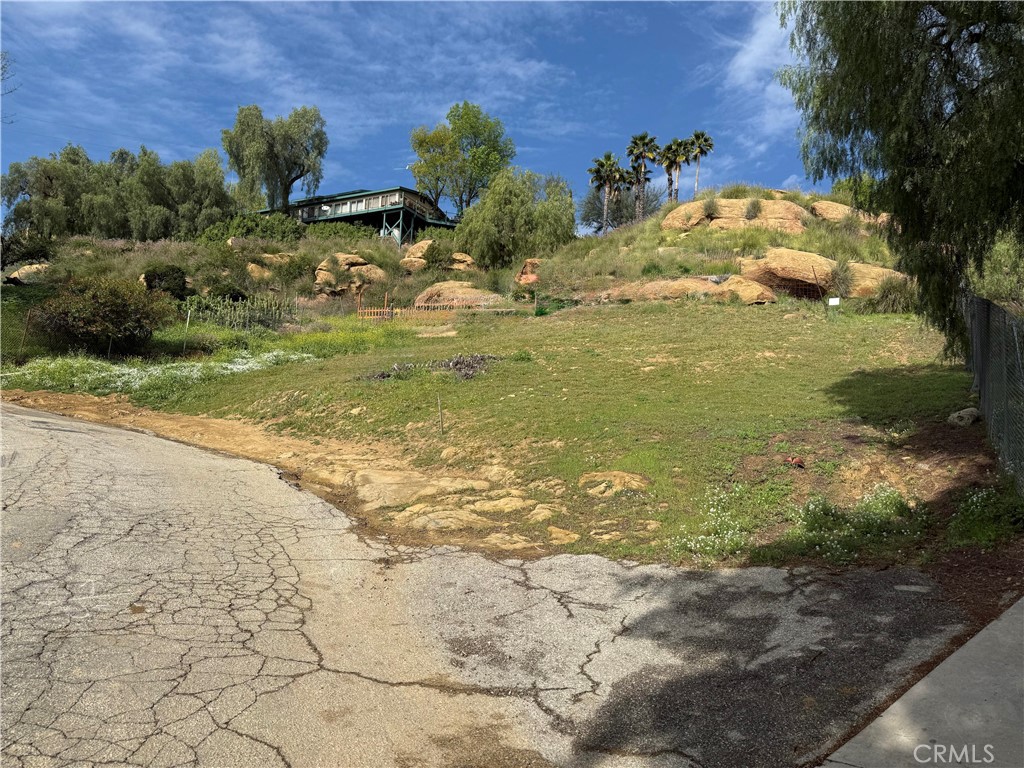 7365 Webb Road Chatsworth, CA 91311 - Photo 2 of 12 a view of a houses with an ocean view