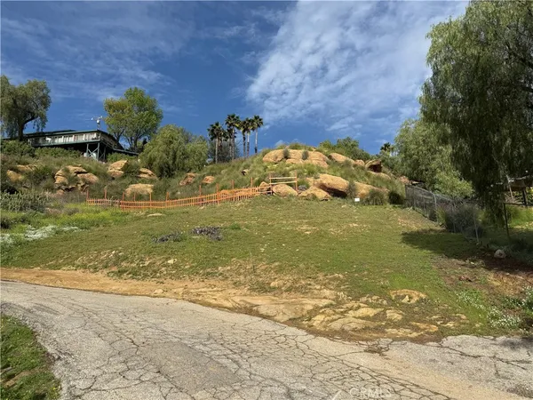 $199,900 | 7365 Webb Road, Chatsworth, CA 91311