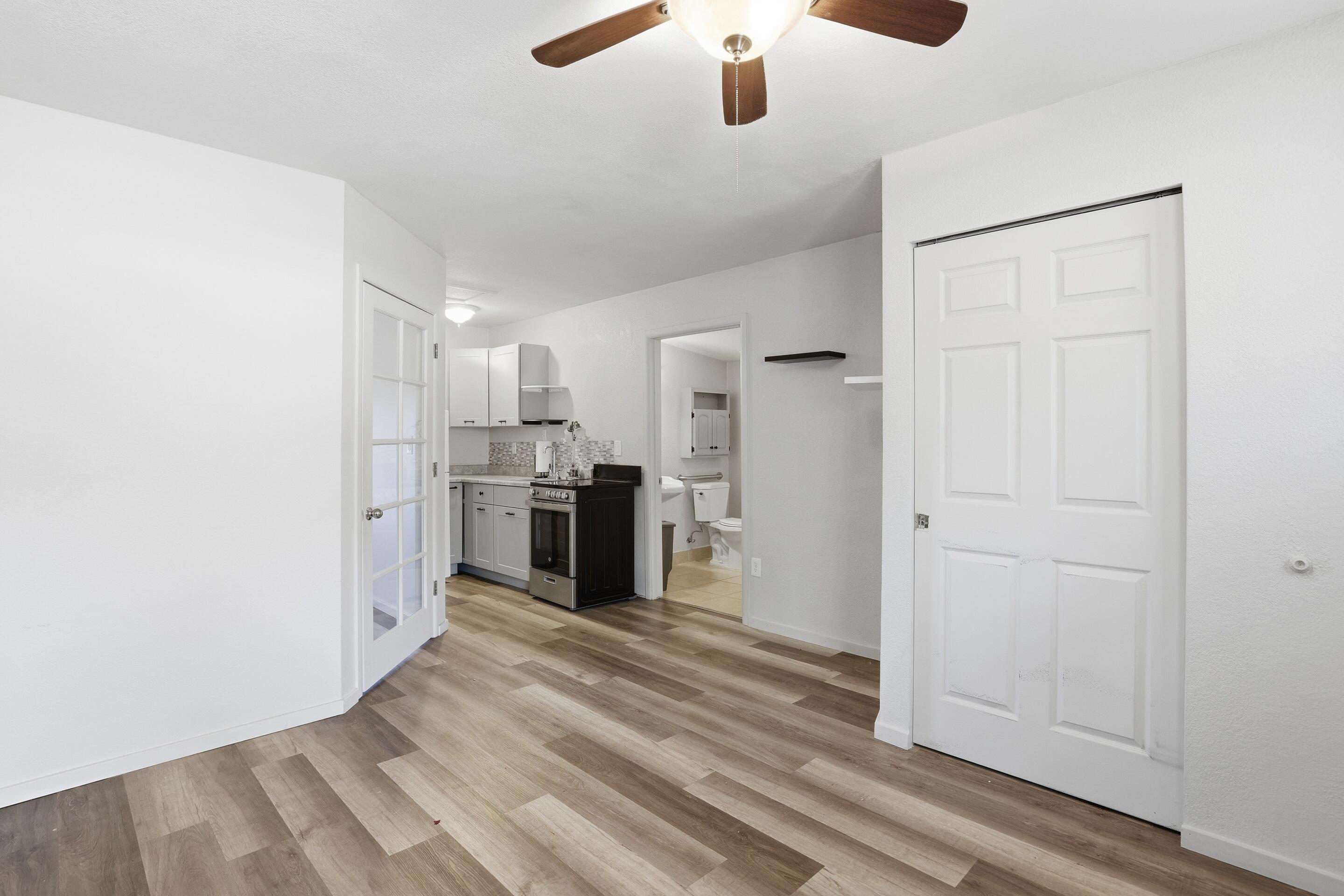 407 West Frontier Street Payson, AZ 85541 - Photo 21 of 33 Guest House Living Area (1)