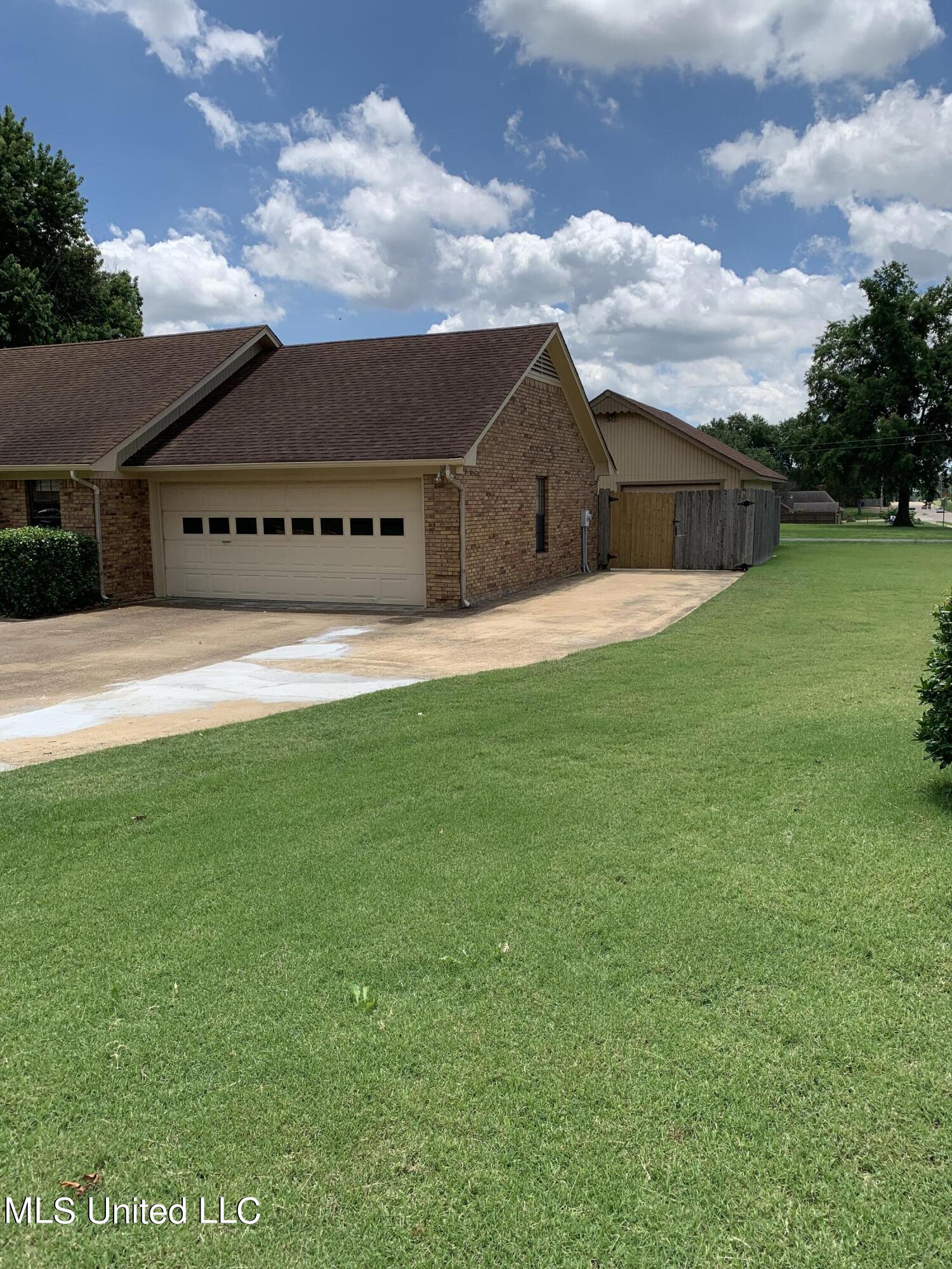 7019 Blue Grass Road Olive Branch, MS 38654 - Photo 2 of 22 IMG_2101