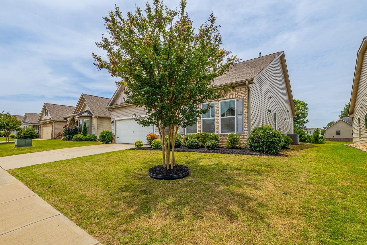 668 Ridgeville Crossing Drive Inman, SC 29349 - Photo 2 of 32