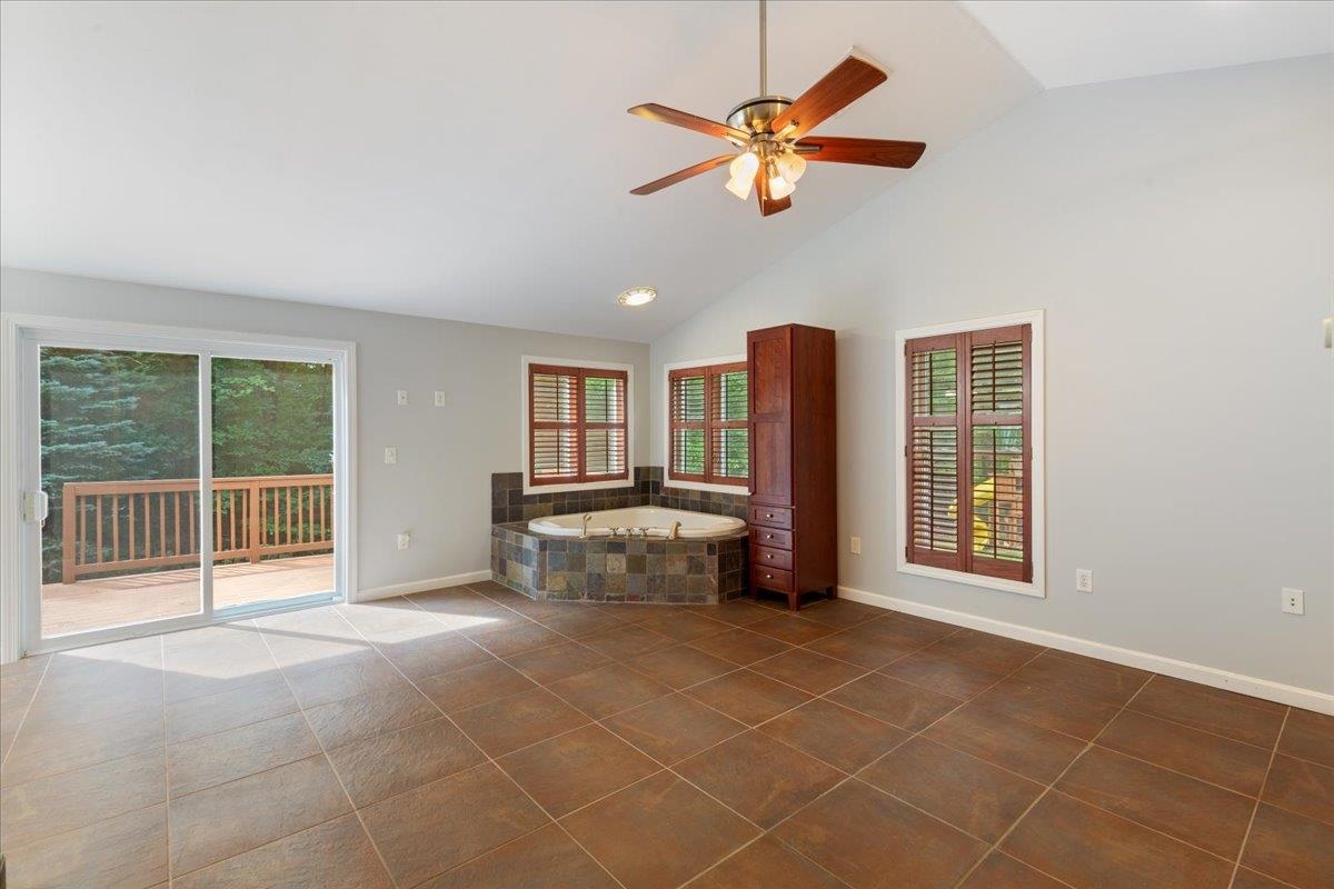 42 Gaita Drive Derry, NH 03038 - Photo 8 of 35