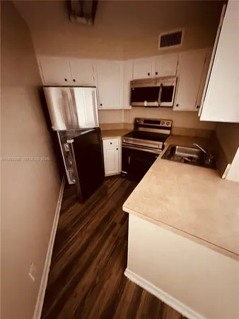 $2,200 | 211 Lake Pointe Drive, Unit 110, Oakland Park, FL 33309