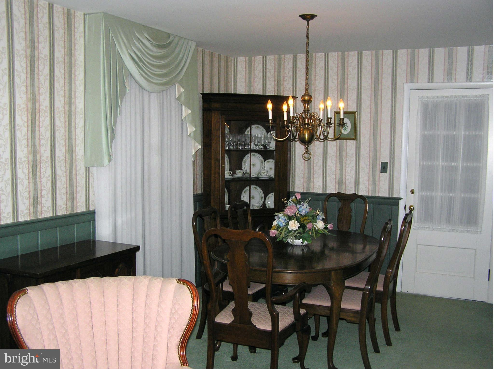 7808 Fort Hunt Road Alexandria, VA 22308 - Photo 4 of 21 DINING ROOM