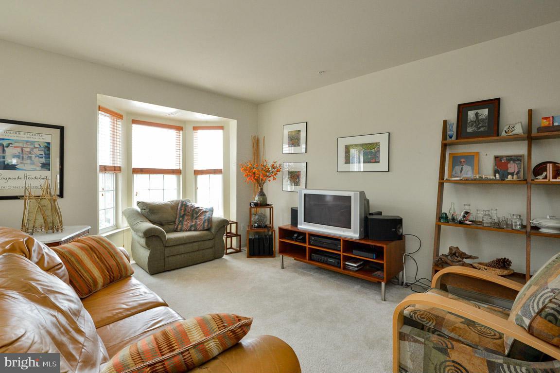 628 Luthardt Road Baltimore, MD 21220 - Photo 11 of 30 Living Room