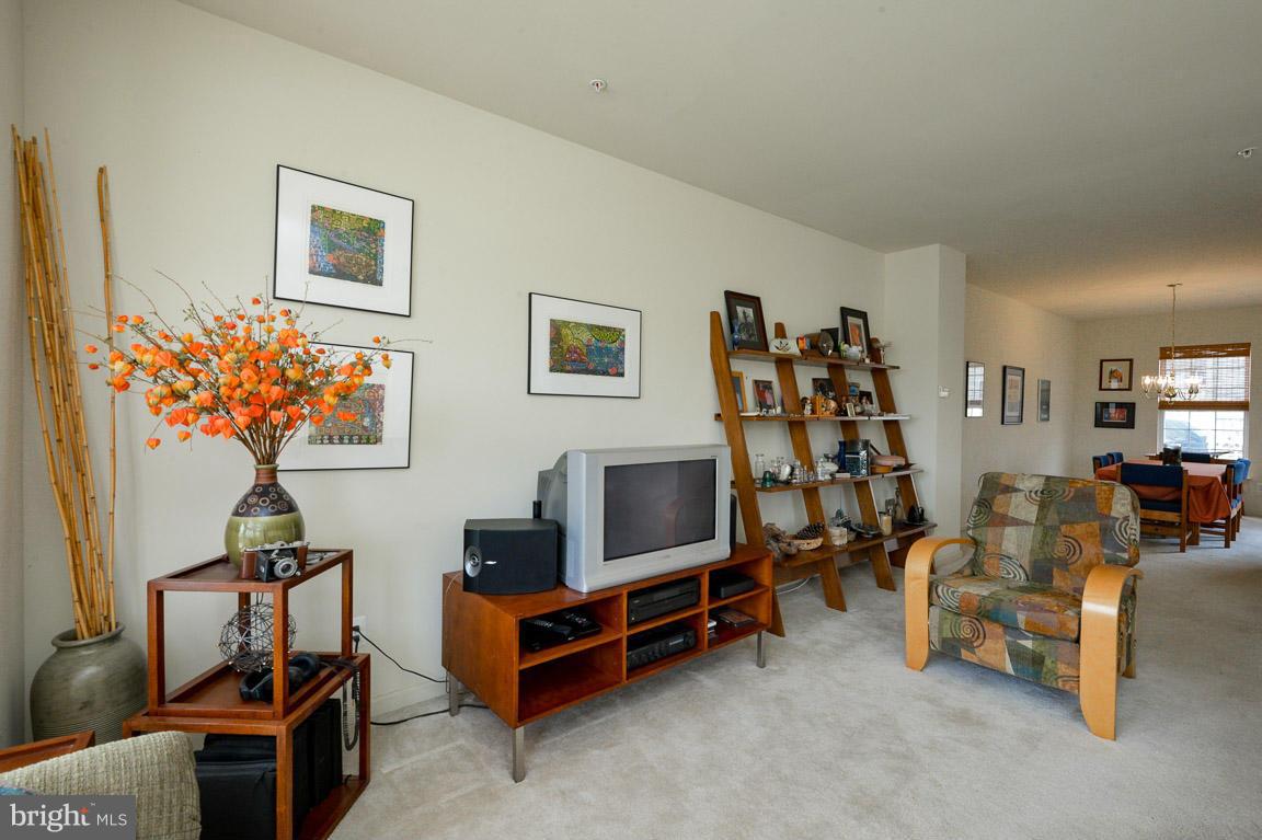 628 Luthardt Road Baltimore, MD 21220 - Photo 12 of 30 Living Room