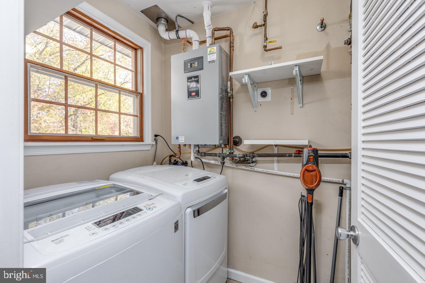 29 Sherri Way Pine Hill, NJ 08021 - Photo 11 of 28 a utility room with dryer and washer