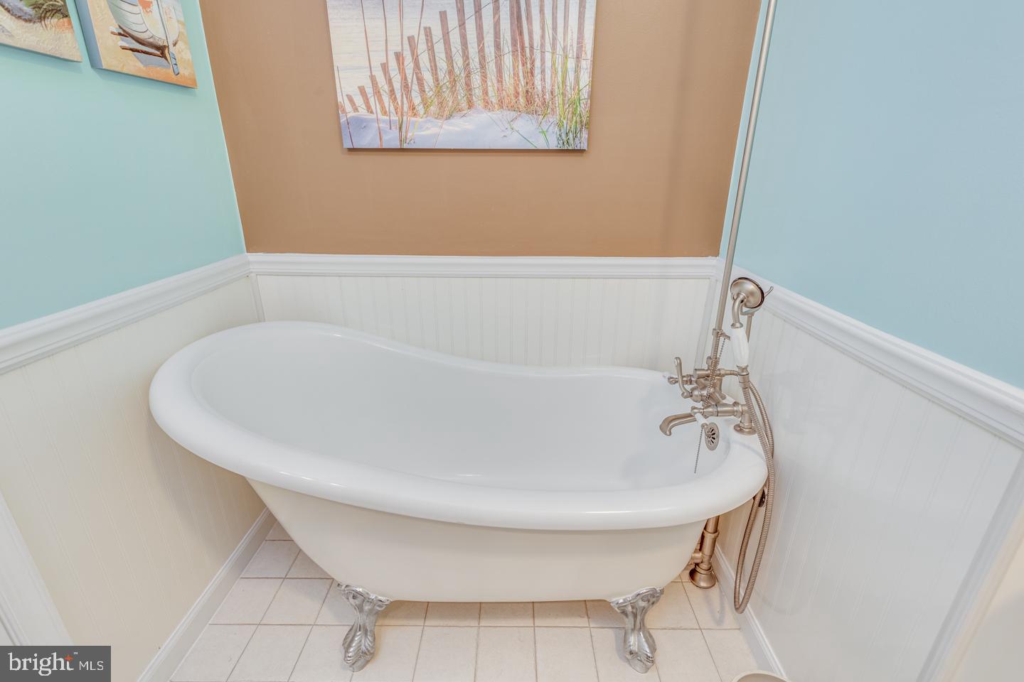 29 Sherri Way Pine Hill, NJ 08021 - Photo 13 of 28 a bathroom with a bathtub