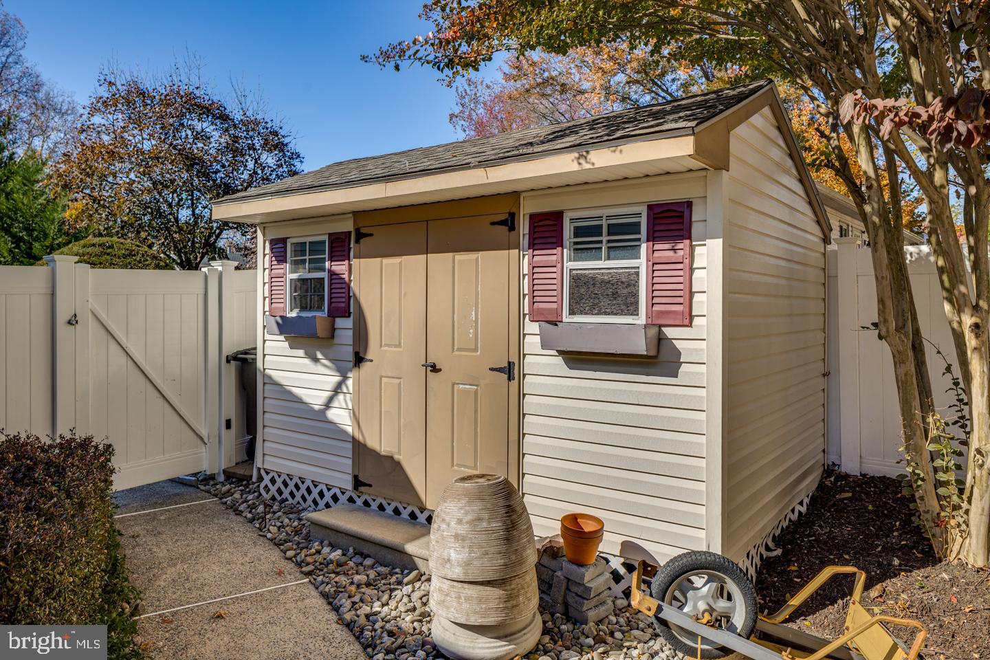29 Sherri Way Pine Hill, NJ 08021 - Photo 25 of 28 a view of a house with sitting area