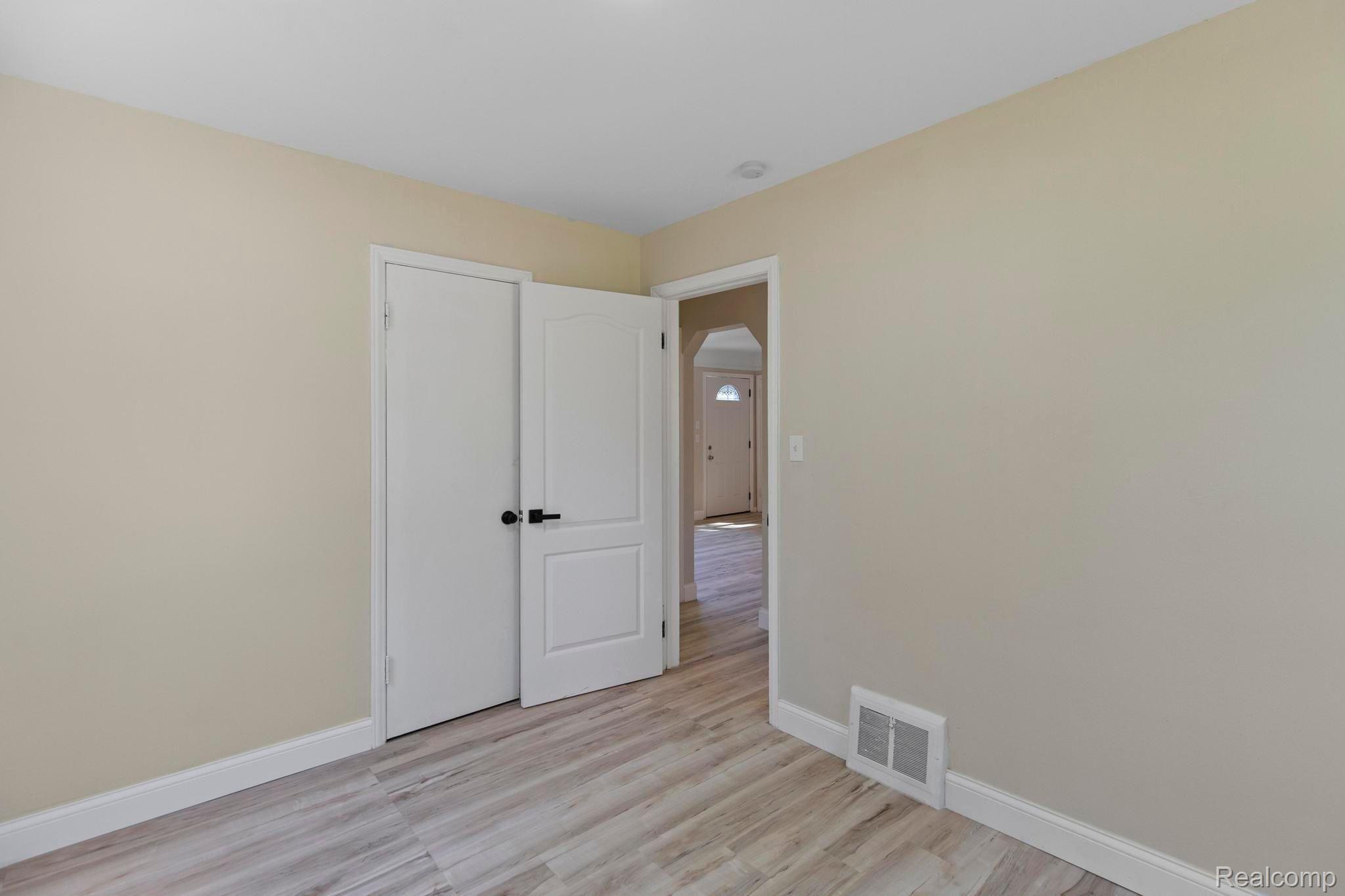 27334 Notre Dame Street Inkster, MI 48141 - Photo 10 of 20
