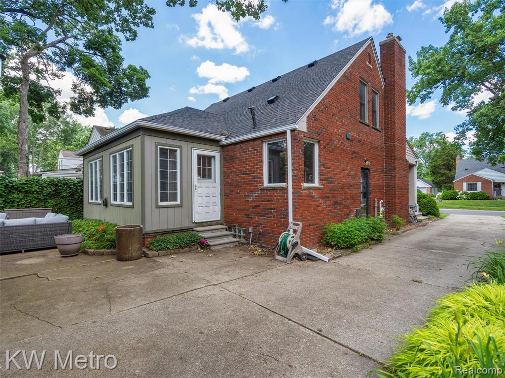 1877 Wiltshire Road Berkley, MI 48072 - Photo 11 of 44 Gallery Image 11
