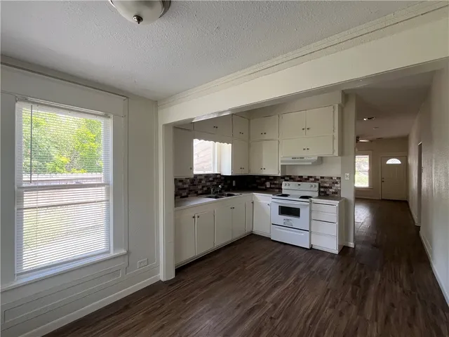 $1,200 | 1004 Illinois Street, Robstown, TX 78380