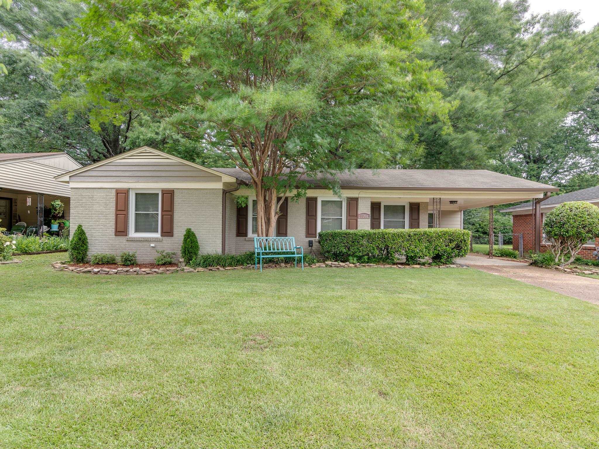 1640 Welsh Road Memphis, TN 38117 - Photo 1 of 15 a front view of a house with a garden