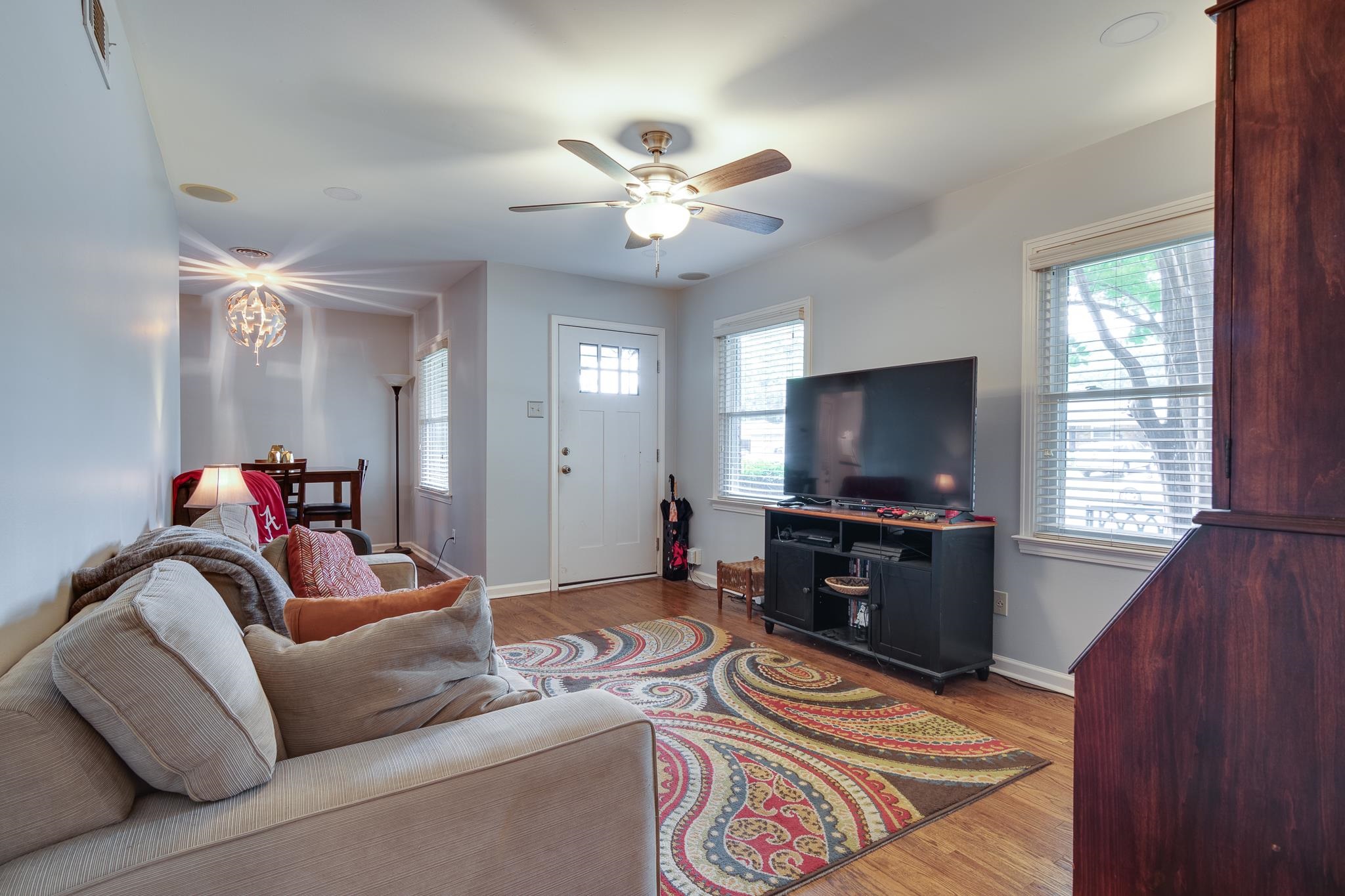 1640 Welsh Road Memphis, TN 38117 - Photo 3 of 15 a living room with furniture and a flat screen tv